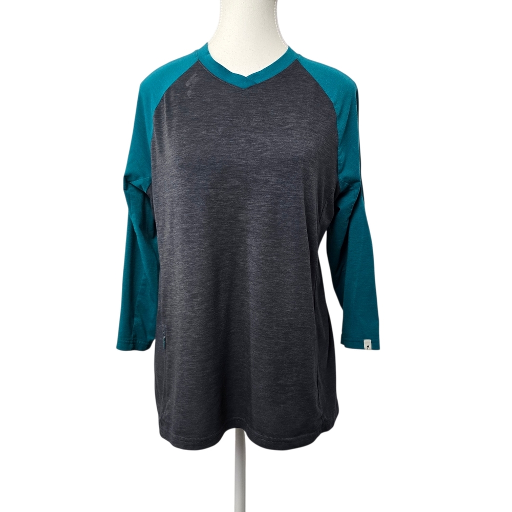 Specialized brand cycling jersey featuring a raglan sleeve design Womeb's Sz L